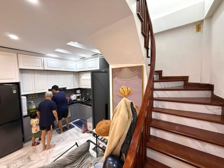 CỰC HIẾM NHÀ TRẦN QUỐC VƯỢNG CẦU GIẤY DT 60m2, 6T, MT5m, 5N ĐỦ CÔNG NĂNG, SỔ ĐỎ, HƠN 10 TỶ. DT