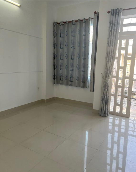 Nhà xe hơi tới cửa hẻm thông 2331 Huỳnh Tấn Phát, Thị Trấn Nhà Bè, 4×18, 3 tầng, chỉ 5.65 tỉ