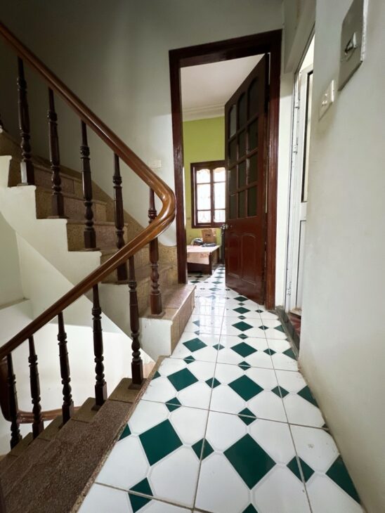 Vị trí cực đẹp, ngay cạnh Times City, ngõ rộng ba gác chạy vào tận cửa, kinh doanh nhỏ