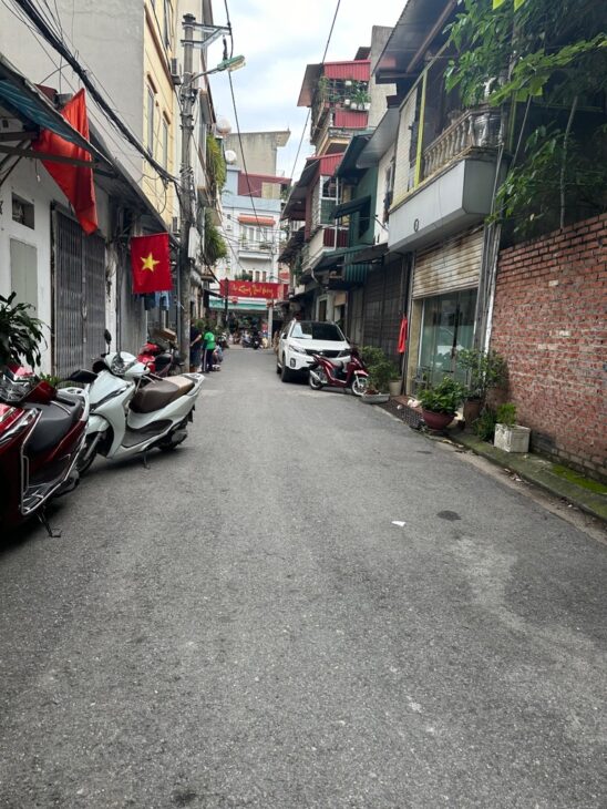 Siêu Hiếm, bán nhà Ngô Gia Tự Long Biên – trung tâm chợ Diêm Gỗ, Ô tô tránh- 2 mặt thoáng -ngõ