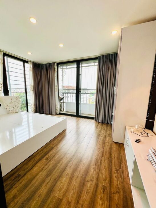 Bán chung cư A6 Giảng Võ, view hồ, 70m2, 2 ngủ, full đồ, ở sướng, giá chỉ 4,3 tỷ