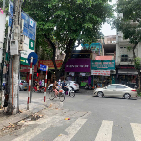 CẦN BÁN GẤP NHÀ CẢM HỘI – LÒ ĐÚC DT- 45m2 , MT 9m , 4T . OTO ĐỖ VÀI BƯỚC CHÂN . KDOANH SẦM UẤT .