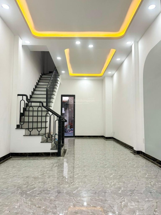 Phạm Văn Đồng – 3PN, 3WC, – Nhà mới xây hiện đại, giá 4tỷ3, gần Giga Mall