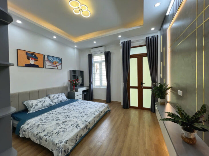 Bán gấp nhà Bạch Mai . DT 35m2 , MT 4,1m. Cách mặt phố trăm m. Giá chỉ 5,25tỷ