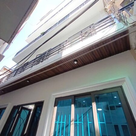 Căn nhà 6 phòng ngủ, mặt tiền siêu rộng, gần phố 30m – Mỗi phòng đều có ban công, thiết kế nở hậu.
