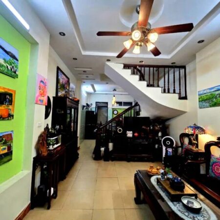 Hoa khôi Thiên Hiền, Nam Từ Liêm diện tích 48m2, mặt tiền 4m, Gần phố, nhà đẹp ở ngay.