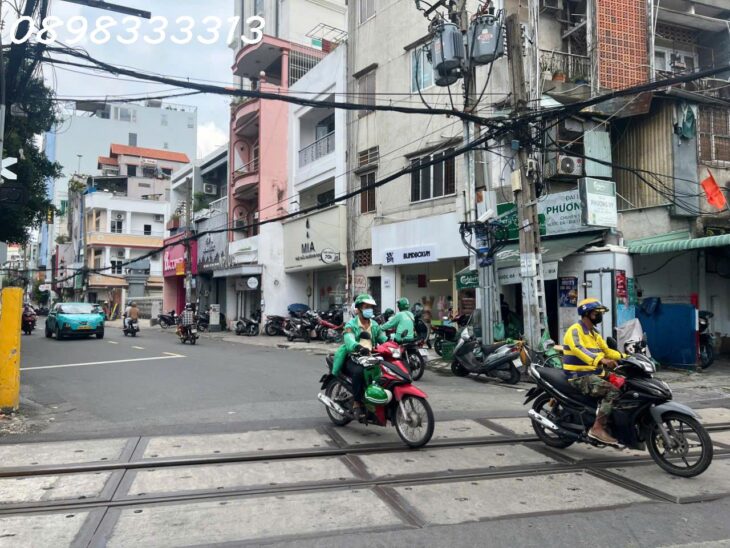 Bán nhà rẻ mặt tiền 100 Mai Văn Ngọc ngay Huỳnh Văn Bánh, DT 4×13, Tiện cho thuê, ở, kinh doanh