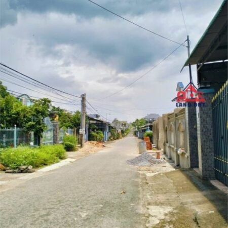 NP979 bán nhà 1 lầu, khu xóm an ninh, gần trường học ,chợ, nhà thờ. ngang đất 10m NP979 bán nhà 1 lầu, khu xóm an ninh, gần trường học ,chợ, nhà thờ. ngang đất 10m