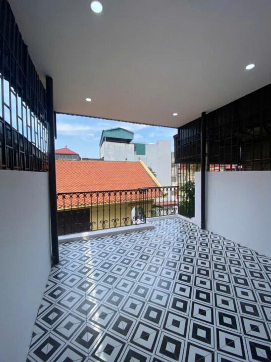 Lạc Long Quân dưới 7 tỷ, Diện Tích 33m2, 4 tầng, Mặt Tiền 3.8 m, giá 6.85 tỷ