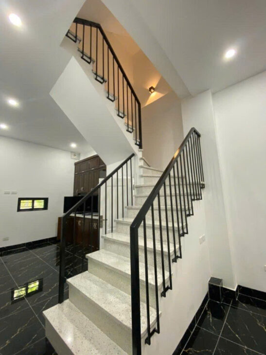 Lạc Long Quân dưới 7 tỷ, Diện Tích 33m2, 4 tầng, Mặt Tiền 3.8 m, giá 6.85 tỷ