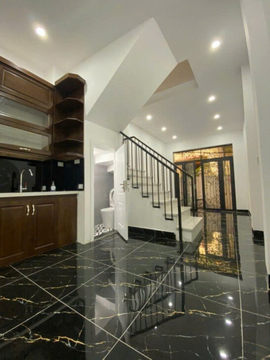 Lạc Long Quân dưới 7 tỷ, Diện Tích 33m2, 4 tầng, Mặt Tiền 3.8 m, giá 6.85 tỷ