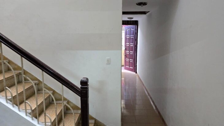 Bán nhà Âu Cơ, Tây Hồ, gần ô tô, ở ngay, DT 32m2 x 3T x 3 ngủ. Giá 2 ,3 tỷ