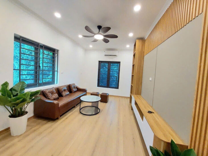 Cần bán nhà Nghi Tàm giá 7.7 tỷ có gia lộc. Diện tích 39m2, lô góc, gần Ô Tô.