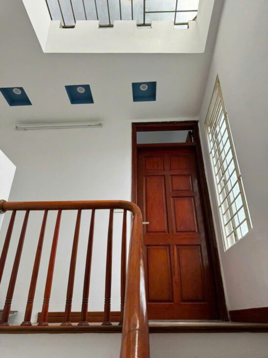Bán nhà Nghi Tàm, Tây Hồ; sổ đẹp 42m2; MT 4.5m, giá 7.9 tỷ.