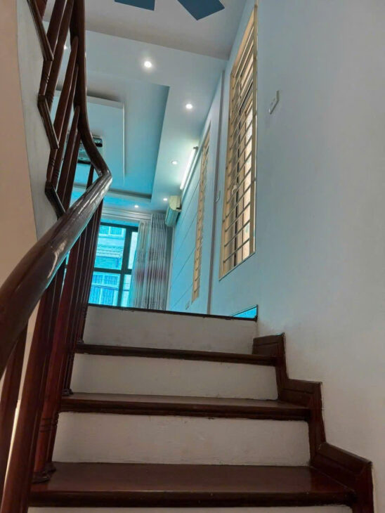 Bán nhà Nghi Tàm, Tây Hồ; sổ đẹp 42m2; MT 4.5m, giá 7.9 tỷ.