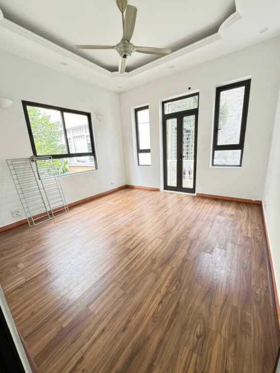 Phúc Lợi Long biên, Diện tích 33m2, 6 tầng, mặt tiền 3.4m, giá 6 tỷ, ngay vinhome riverside