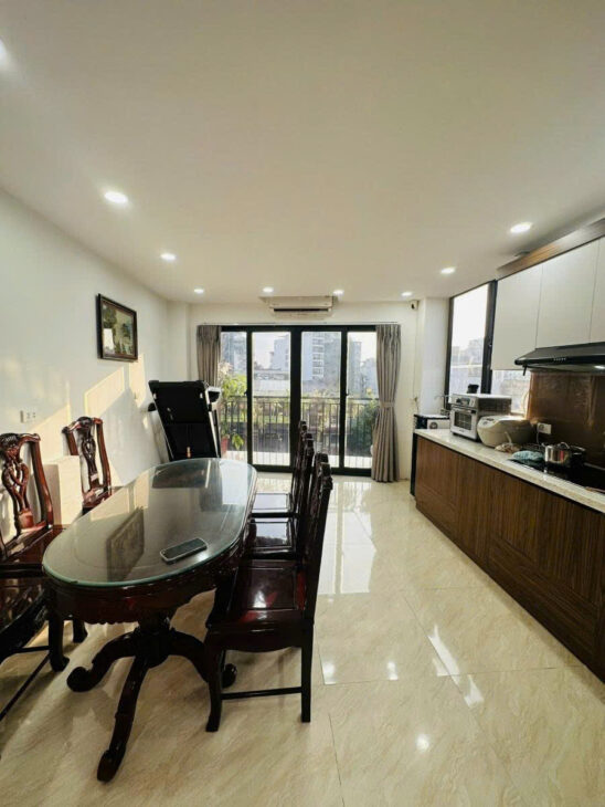 Long Biên dưới 8 tỷ, Diện Tích 40m2, 6 tầng, mặt tiền 3.9m, giá 6,9 tỷ thang máy, zalo: 0379201686