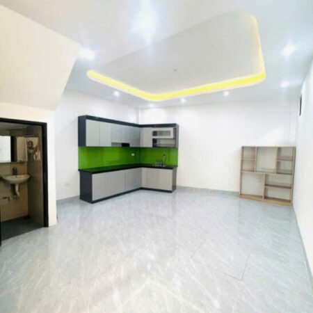 Cần bán căn nhà 5 Tầng mới ngay TT Thanh Trì, hơn 30m ngõ gần ô tô giá 4.x tỷ