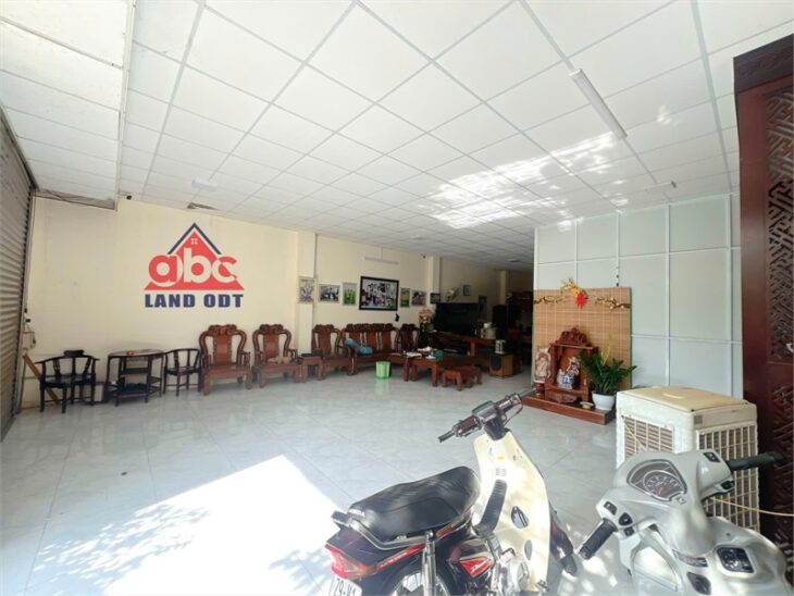 NP995 nhà phố ngang 8m, vị trí thuận lợi kinh doanh showroom đồ gỗ nội thất