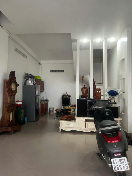BÁN NHÀ MẶT NGÕ Ô TÔ ĐỖ CỬA TỔ 12, P TRẦN LÀM – XÂY DỰNG KIÊN CỐ CHẮC CHẮN, CÒN ĐẸP, SỔ ĐỎ CHÍNH