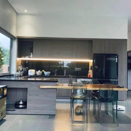 BÁN CĂN BIỆT THỰ 3 TẦNG VỚI DT 180M2 – MT 10M. THIẾT KẾ HIỆN ĐẠI THÍCH HỢP CHO KHÁCH HÀNG MUA ĐỂ Ở