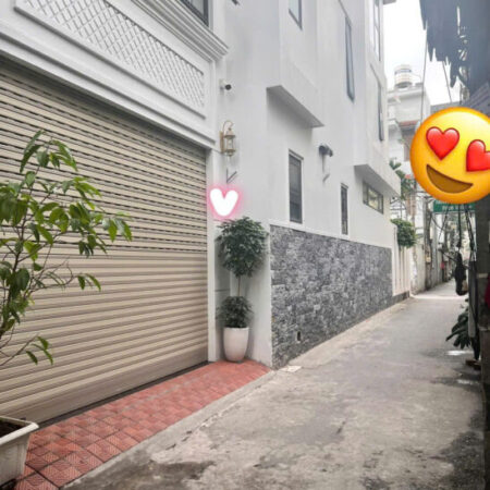 Bán nhà Nguyễn Khánh Toàn, Cầu Giấy full nội thất, 38mx5 tầng, đẹp, kinh doanh đỉnh 8.5 tỷ.