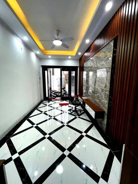 BÁN 3 CĂN BÁT KHỐI- LONG BIÊN 33M2,5 TẦNG, MT 3M, 6.2 TỶ.TRƯỚC NHÀ Ô TÔ CHÁNH.