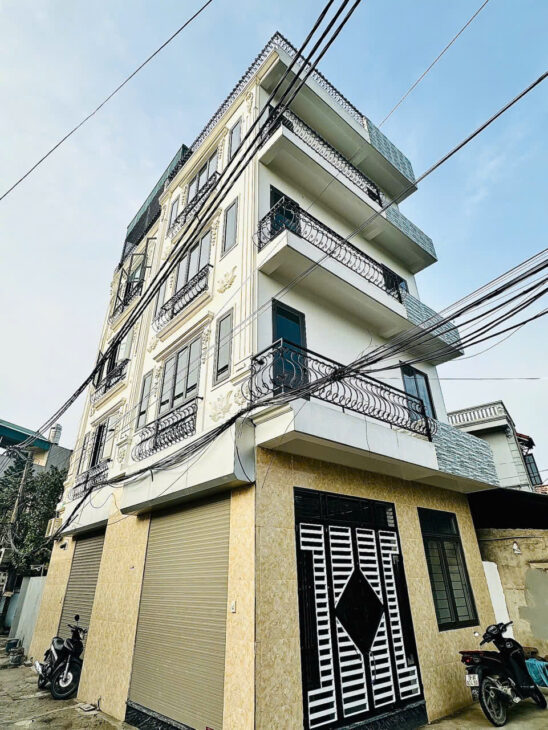 Tìm đâu 1 căn nhà đẹp hơn 2 mặt tiền rộng rãi căn góc 5 tầng xây mới ô tô đỗ cửa ngõ to thoáng KV