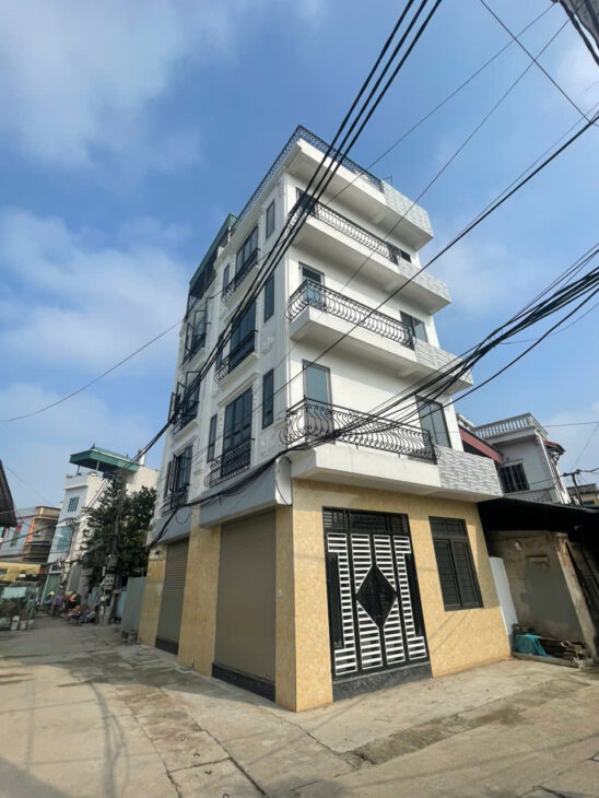 Tìm đâu 1 căn nhà đẹp hơn 2 mặt tiền rộng rãi căn góc 5 tầng xây mới ô tô đỗ cửa ngõ to thoáng KV