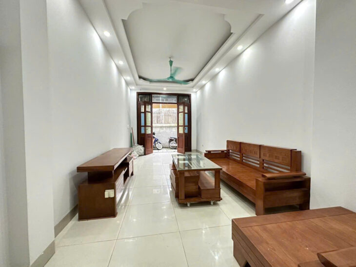 Nhà đẹp giá tốt mặt tiền 5m rộng rãi 5 tầng xây mới cách đường quốc lộ 15m đi vào Ngay mặt phố