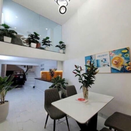 NHÀ ĐẸP NGUYỄN TRÃI – THOÁNG SÁNG RỰC RỠ – ÔTÔ VÀO NHÀ – VÀI BƯỚC RA ÔTÔ TRÁNH