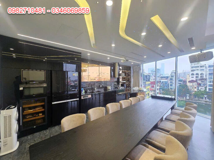 Chính chủ bán siêu phẩm nhà mặt tiền Đội Cấn, view hồ