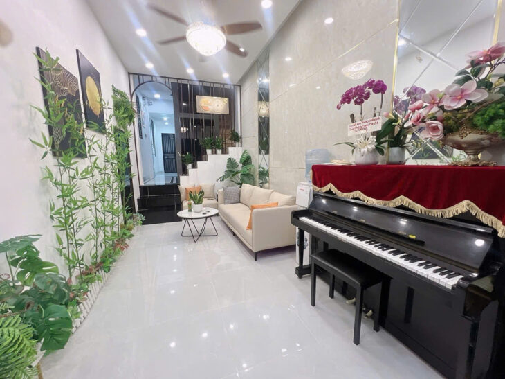 hơn 11 T xíu có ngay nhà mới 5 tầng , thang máy xịn xò , nhà lô góc 3 thoáng vĩnh viễn , 2 mặt