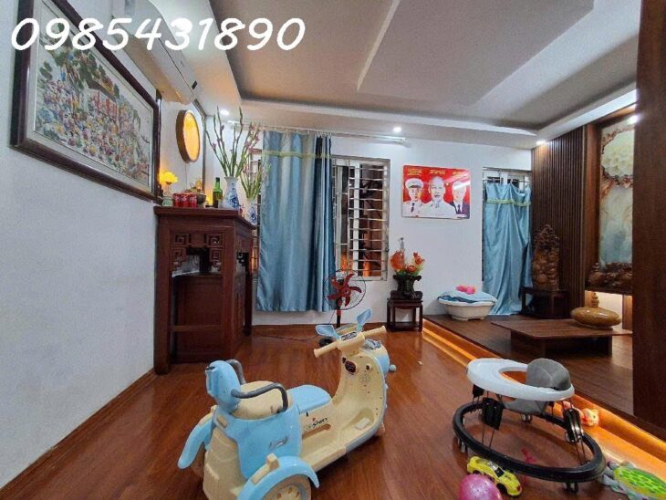 Bán nhà đẹp hơn hoa hậu, phố Kim Giang, Hoàng Mai, xe con cách nhà hơn 20m, gần trường Thăng Long,