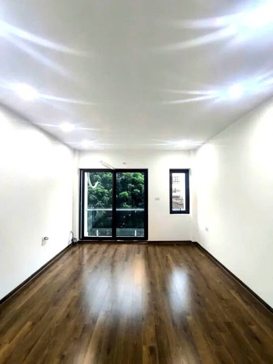 BÁN NHÀ MỚI PHỐ THẠCH BÀN- LONG BIÊN,32M2, 5 TẦNG, MẶT TIỀN 3.8M, 5.8 TỶ.Ô TÔ 4 CHỖ ĐỖ CỬA.