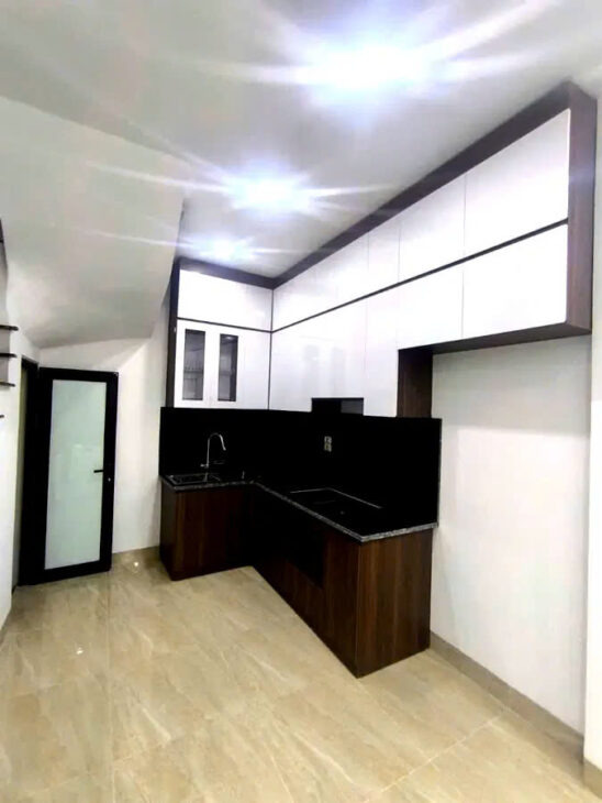 BÁN NHÀ MỚI PHỐ THẠCH BÀN- LONG BIÊN,32M2, 5 TẦNG, MẶT TIỀN 3.8M, 5.8 TỶ.Ô TÔ 4 CHỖ ĐỖ CỬA.