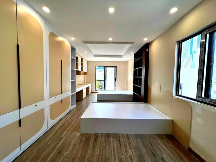 BÁN NHÀ RIÊNG PHỐ NGUYỄN VĂN CỪ LONG BIÊN , 48M2, 6 TẦNG THANG MÁY, 13.5 TỶ.
