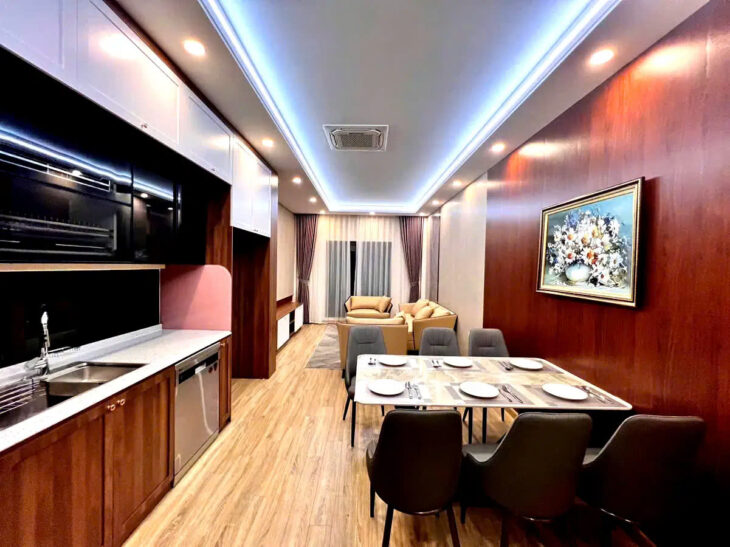 BÁN NHÀ RIÊNG PHỐ NGUYỄN VĂN CỪ LONG BIÊN , 48M2, 6 TẦNG THANG MÁY, 13.5 TỶ.