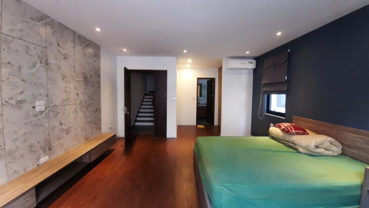 BÁN NHÀ NGỌC THUỴ LONG BIÊN. 40M 5 TẦNG. GIÁ NHỈNH 7 TỶ. LÔ GÓC THOÁNG VĨNH VIỄN, Ô TÔ ĐỖ CỬA,