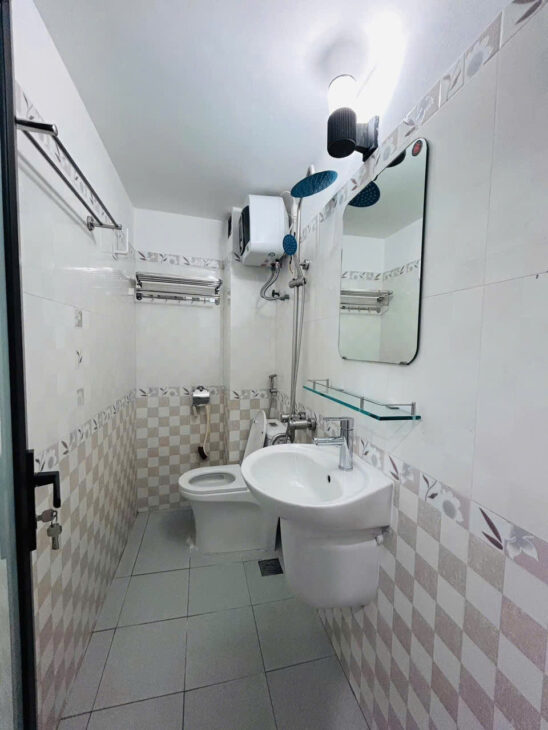 NHÀ MỚI ĐẸP LONG LANH, NỘI THẤT ĐẦY ĐỦ