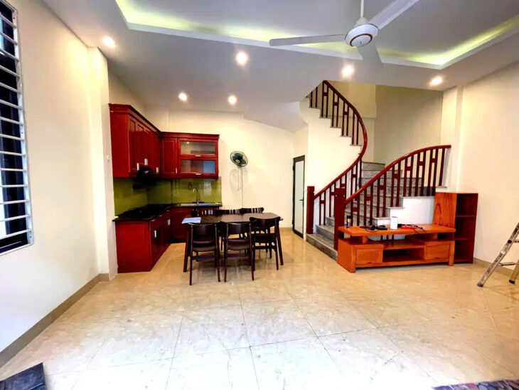 Bán nhà 4 tầng, 36m², ngõ Bát Khối, Long Biên – 5.9 tỷ.LÔ GÓC-Ô TÔ ĐỖ CỬA.