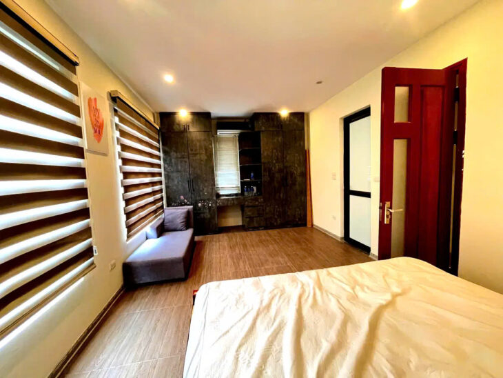 Bán nhà 4 tầng, 36m², ngõ Bát Khối, Long Biên – 5.9 tỷ.LÔ GÓC-Ô TÔ ĐỖ CỬA.
