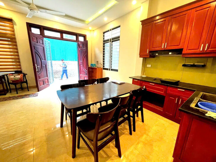 Bán nhà 4 tầng, 36m², ngõ Bát Khối, Long Biên – 5.9 tỷ.LÔ GÓC-Ô TÔ ĐỖ CỬA.