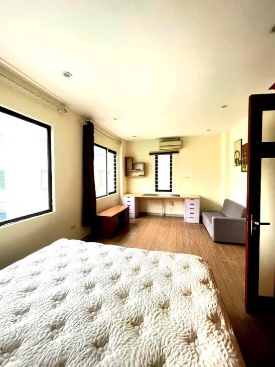 Bán nhà 4 tầng, 36m², ngõ Bát Khối, Long Biên – 5.9 tỷ.LÔ GÓC-Ô TÔ ĐỖ CỬA.