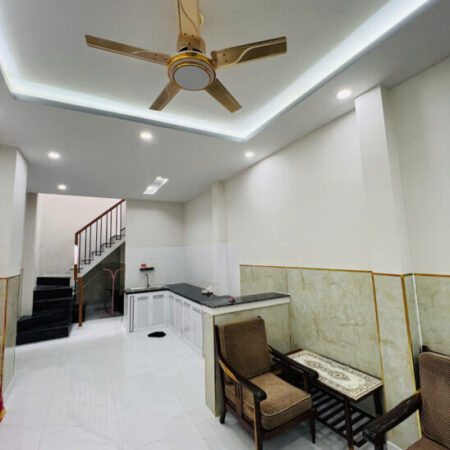 Bán nhà 2 tầng mới xây ngay chợ Vĩnh Hải Nha Trang