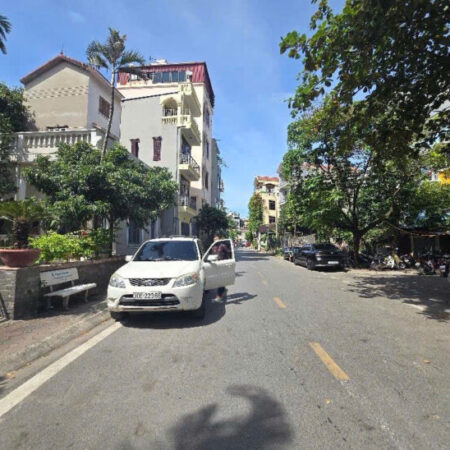 NHÀ ĐẸP NGUYỄN VĂN CỪ- LONG BIÊN. DIỆN TÍCH 36M, MẶT TIỀN 5.63M. GIÁ 6.8 TỶ. NHÀ MỚI, VỊ TRÍ ĐẸP,