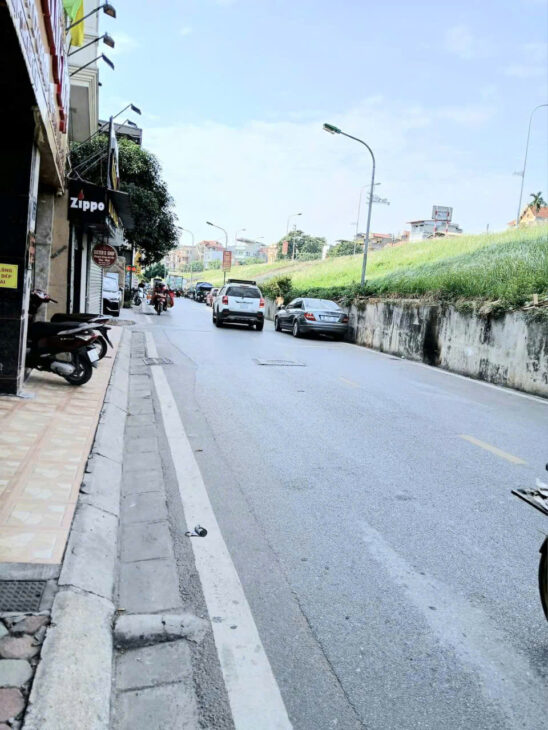 CẦN BÁN GẤP – ĐÁT- NGỌC THUỴ – LONG BIÊN 50M. THÔNG SỐ ĐEP, Ô TÔ VÀO ĐẤT, 20M RA ĐƯỜNG LỚN. GÀN