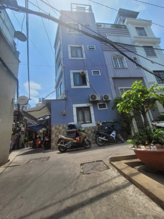 SÁT MẶT TIỀN HẺM BA GÁC MÁY QUAY VÈO VÈO NGANG 3,7 NỞ HẬU 4 DÀI 5,8 M ĐÚC 5 TẤM DƯỚI