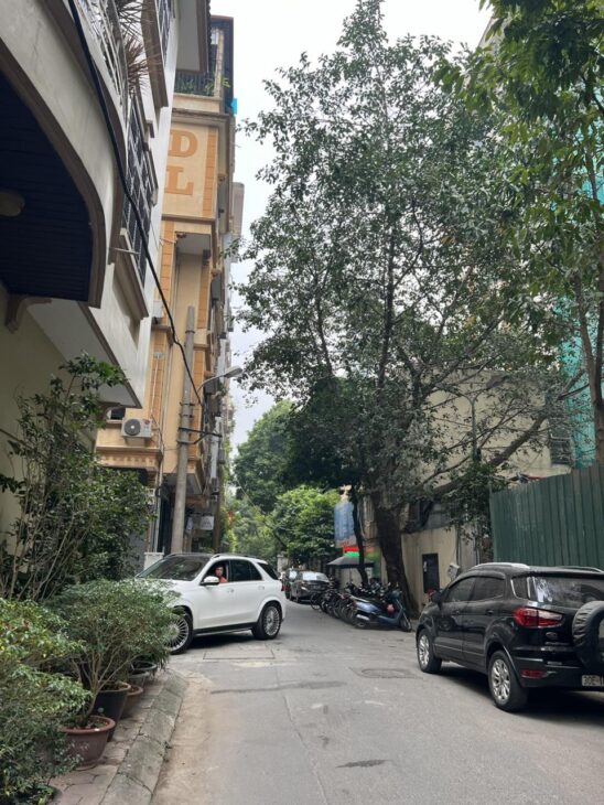BÁN NHÀ ĐẸP XUẤT SẮC TẠI PHỐ HOÀNG SÂM,QUẬN CẦU GIẤY 18 TỶ VND, 40M2, KINH DOANH ỔN ĐỊNH