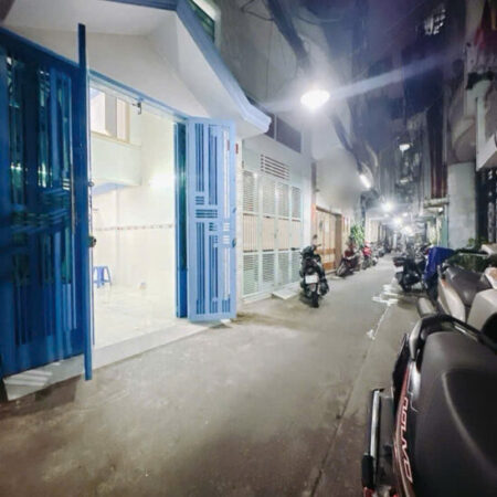 Sát mặt tiền Hoàng Diệu Q4 Ngang 3,5 Dài 7,89 m Đúc 3 tấm 4 tỷ